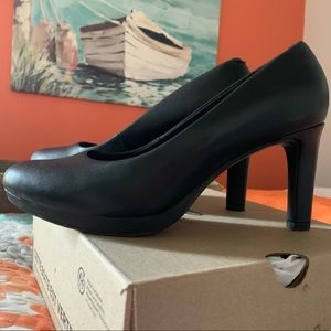 Clark’s Ambyr Pumps. Excellent condition